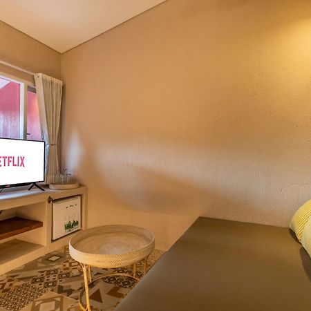 Pinkprivate Sanur - For Cool Adults Only Bed & Breakfast Exterior photo