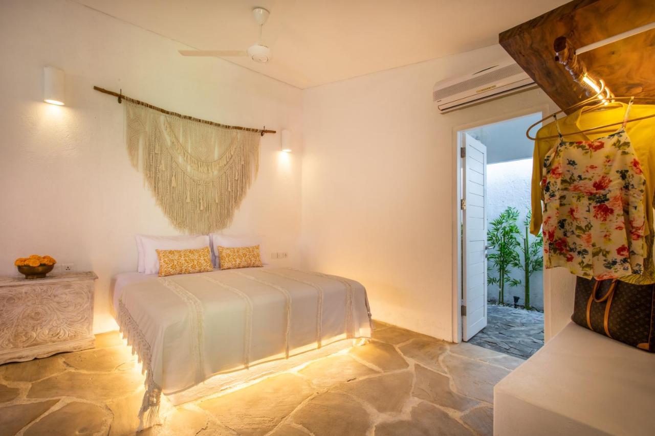 Pinkprivate Sanur - For Cool Adults Only Bed & Breakfast Exterior photo