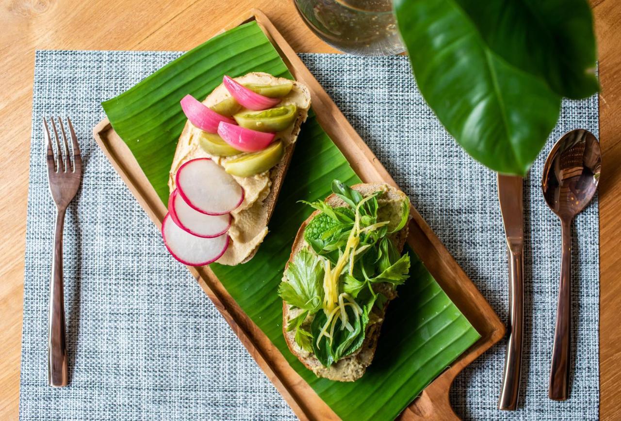 Pinkprivate Sanur - For Cool Adults Only Bed & Breakfast Exterior photo