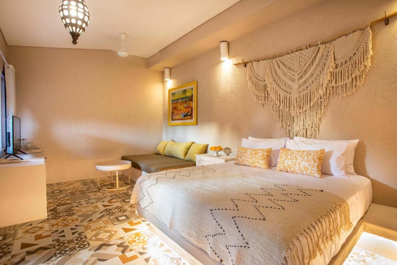 Pinkprivate Sanur - For Cool Adults Only Bed & Breakfast Exterior photo