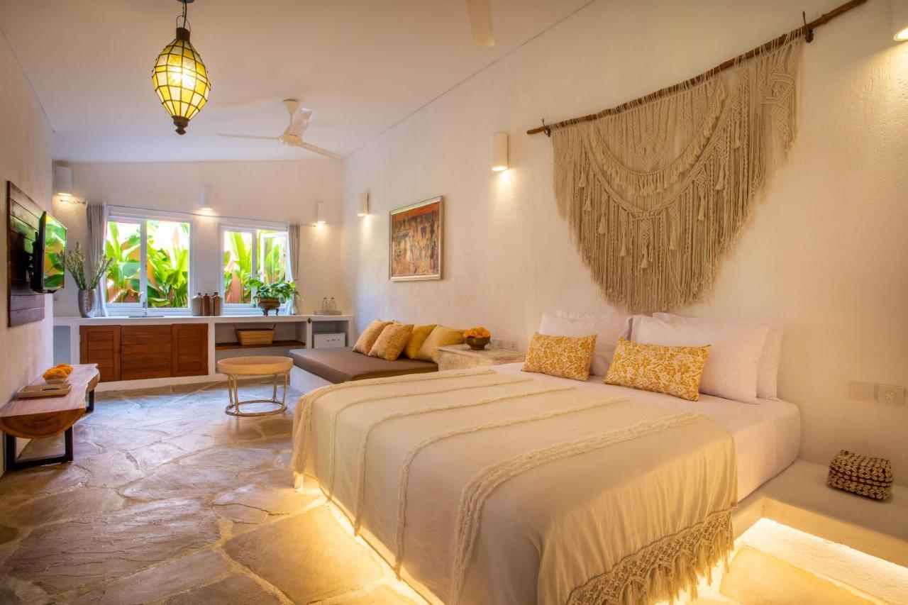 Pinkprivate Sanur - For Cool Adults Only Bed & Breakfast Exterior photo
