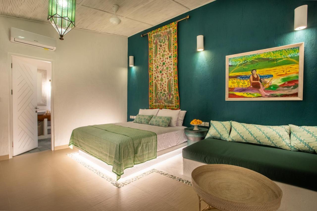 Pinkprivate Sanur - For Cool Adults Only Bed & Breakfast Exterior photo