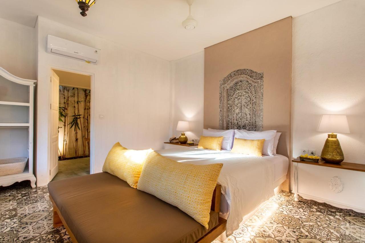 Pinkprivate Sanur - For Cool Adults Only Bed & Breakfast Exterior photo