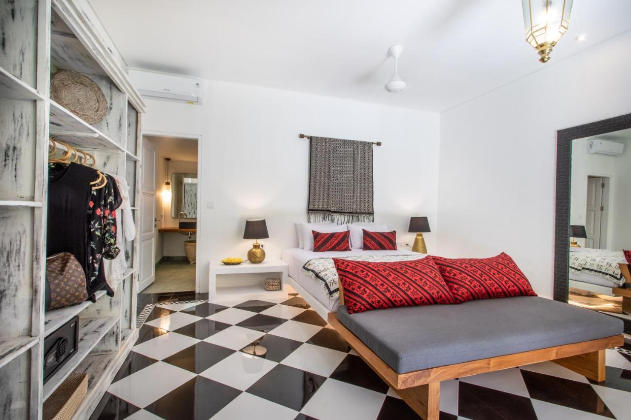 Pinkprivate Sanur - For Cool Adults Only Bed & Breakfast Exterior photo