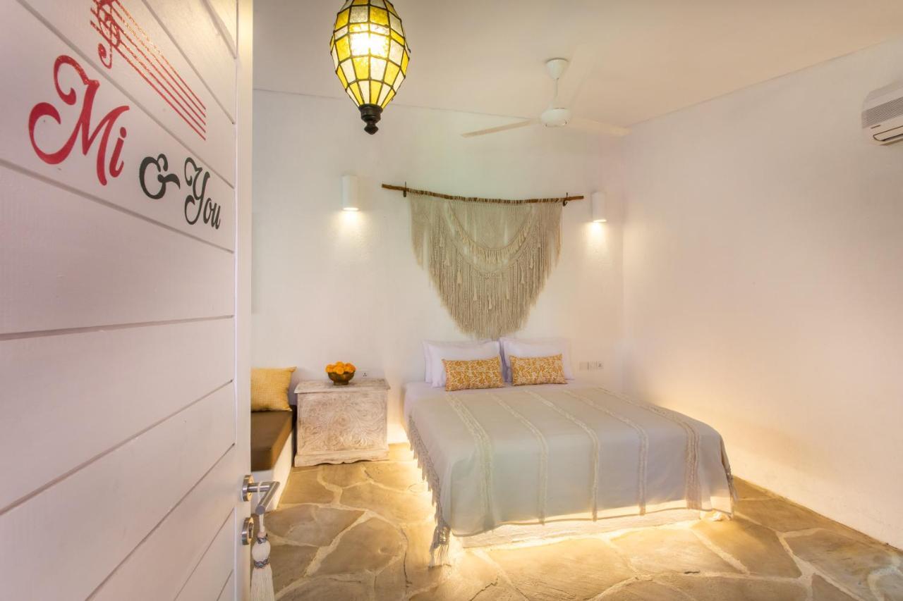 Pinkprivate Sanur - For Cool Adults Only Bed & Breakfast Exterior photo