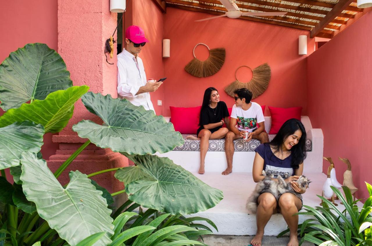 Pinkprivate Sanur - For Cool Adults Only Bed & Breakfast Exterior photo