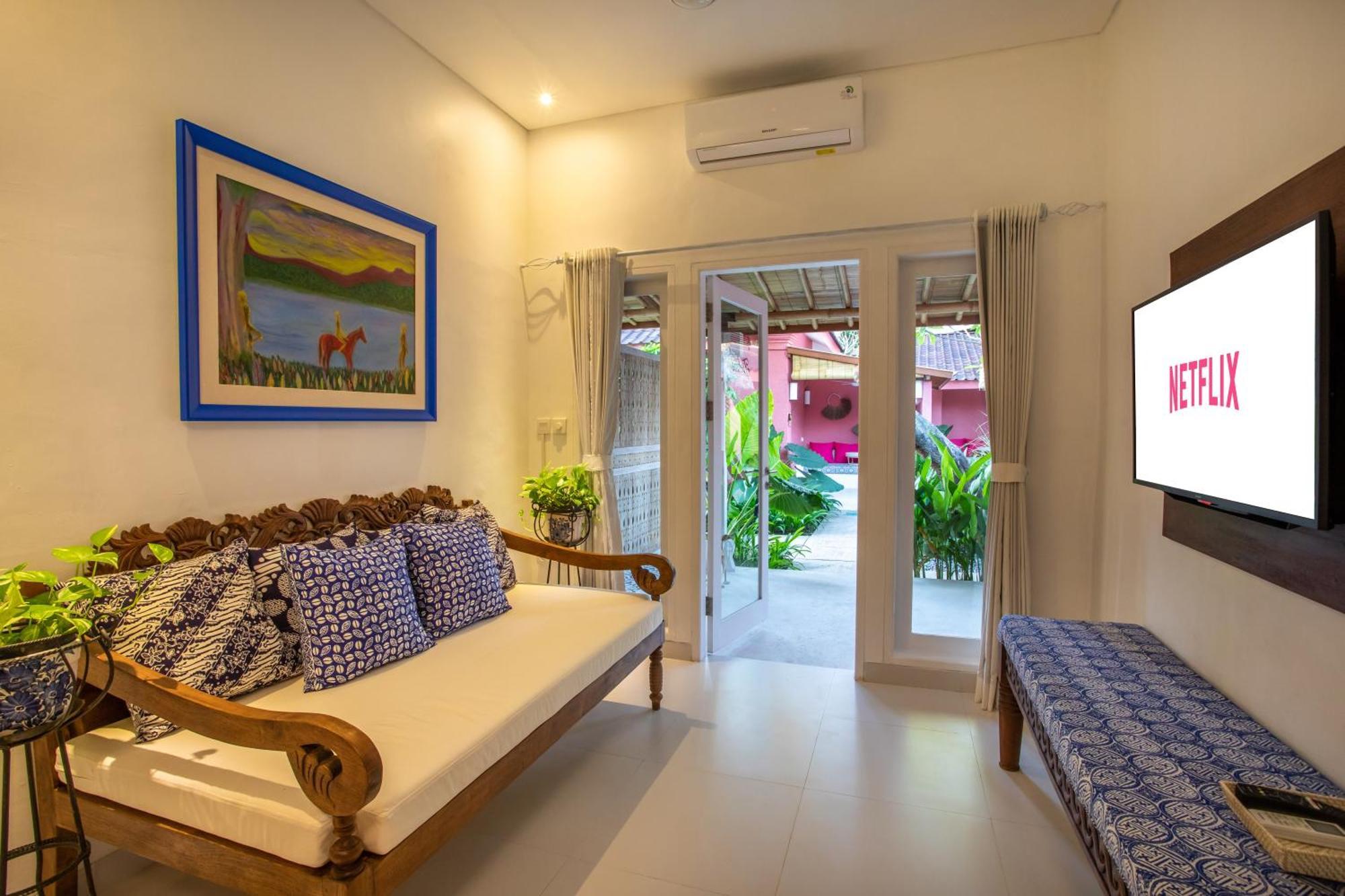 Pinkprivate Sanur - For Cool Adults Only Bed & Breakfast Exterior photo