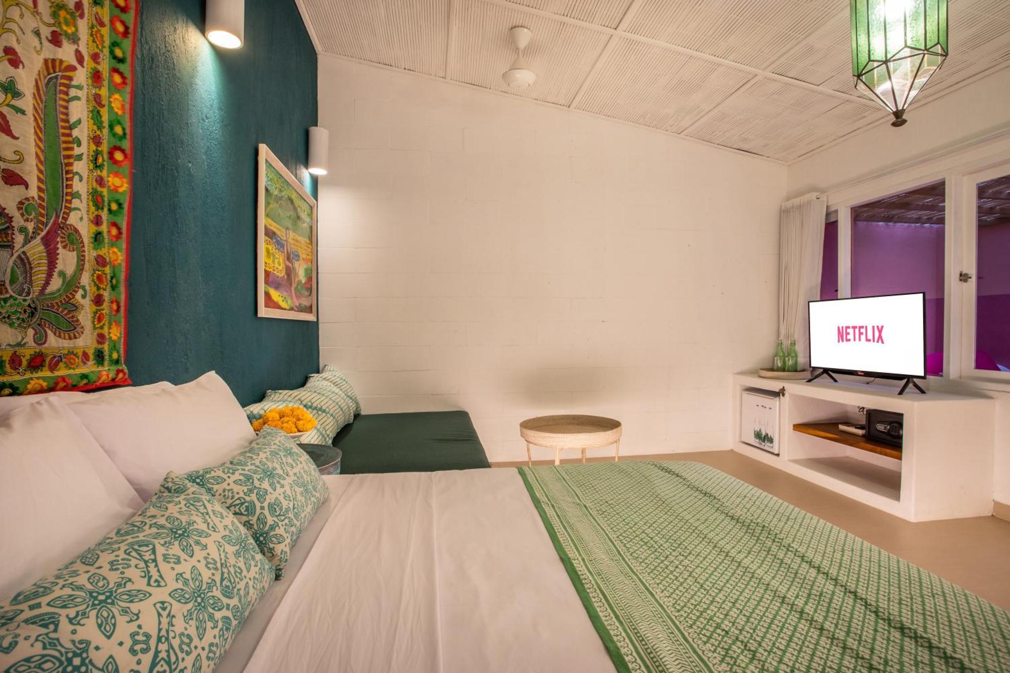 Pinkprivate Sanur - For Cool Adults Only Bed & Breakfast Exterior photo