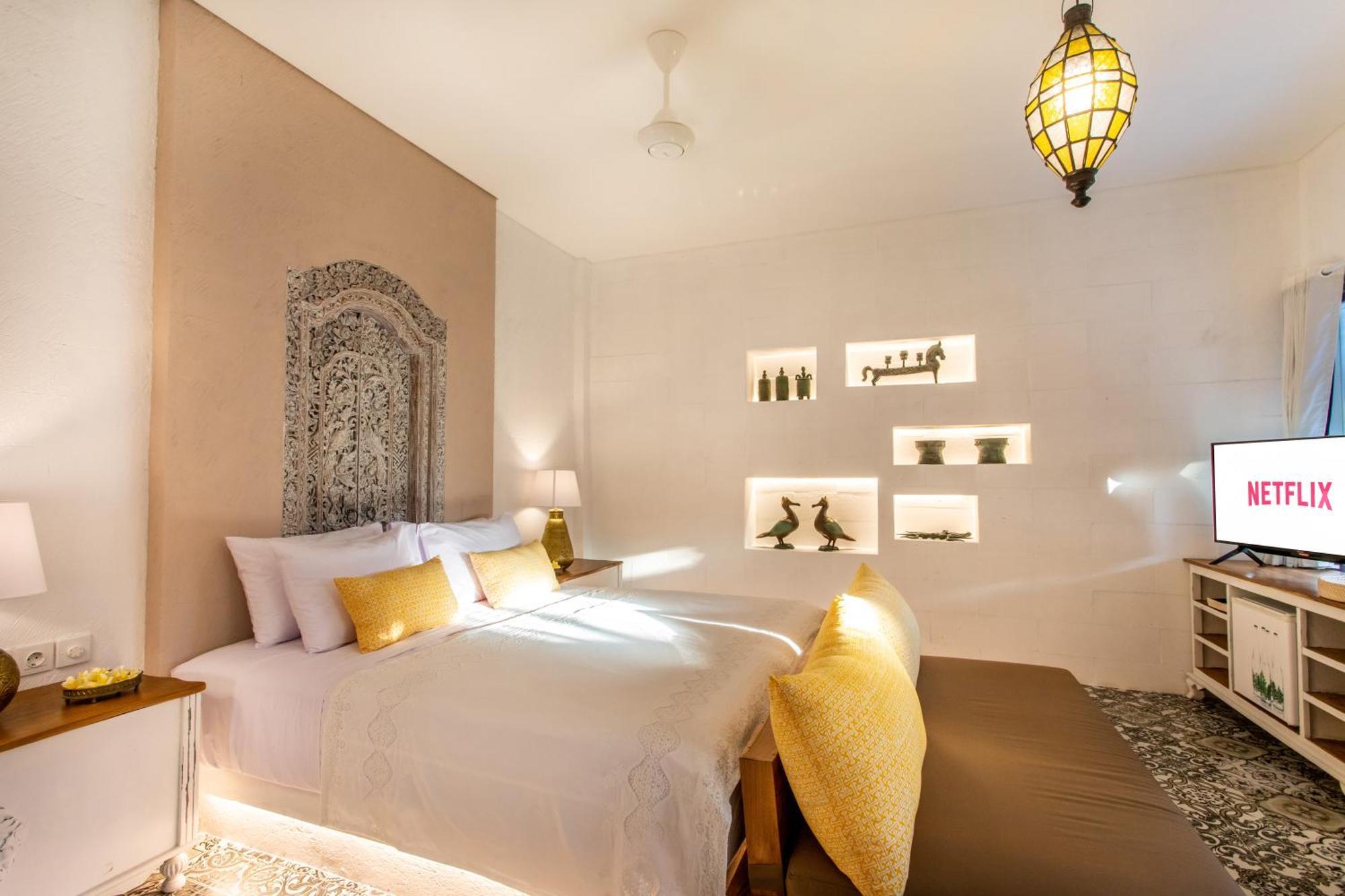 Pinkprivate Sanur - For Cool Adults Only Bed & Breakfast Exterior photo