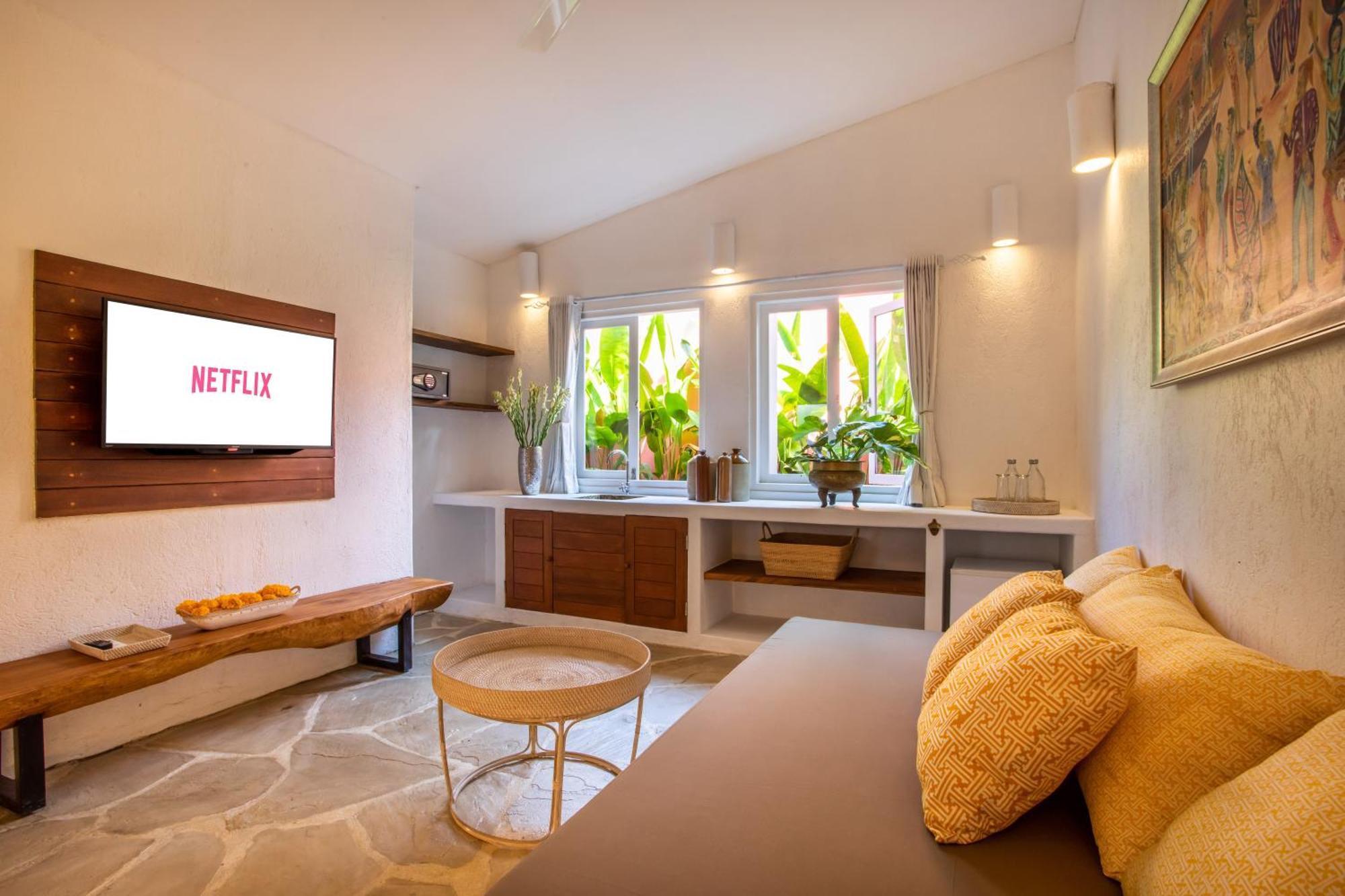 Pinkprivate Sanur - For Cool Adults Only Bed & Breakfast Exterior photo