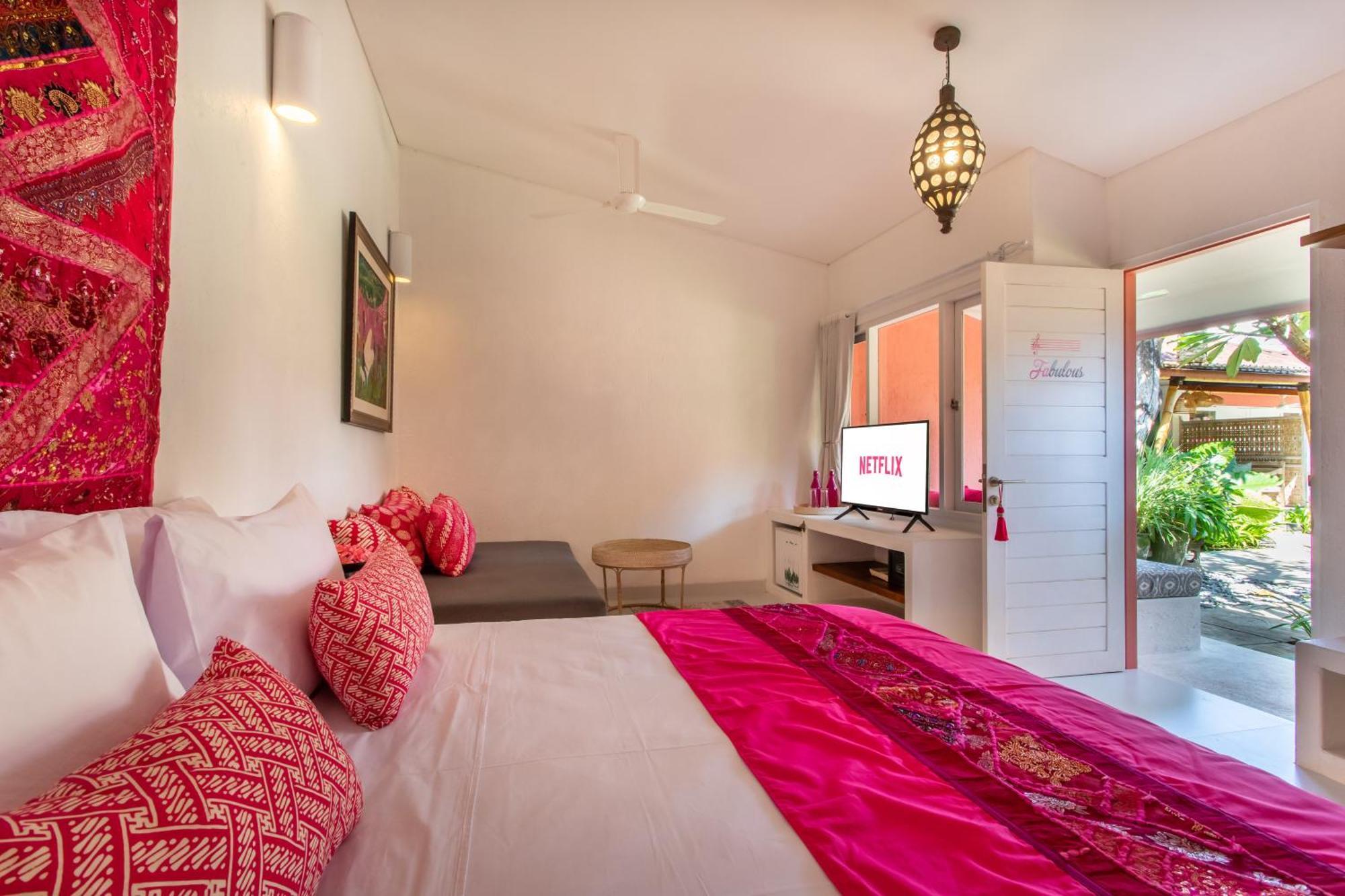 Pinkprivate Sanur - For Cool Adults Only Bed & Breakfast Exterior photo
