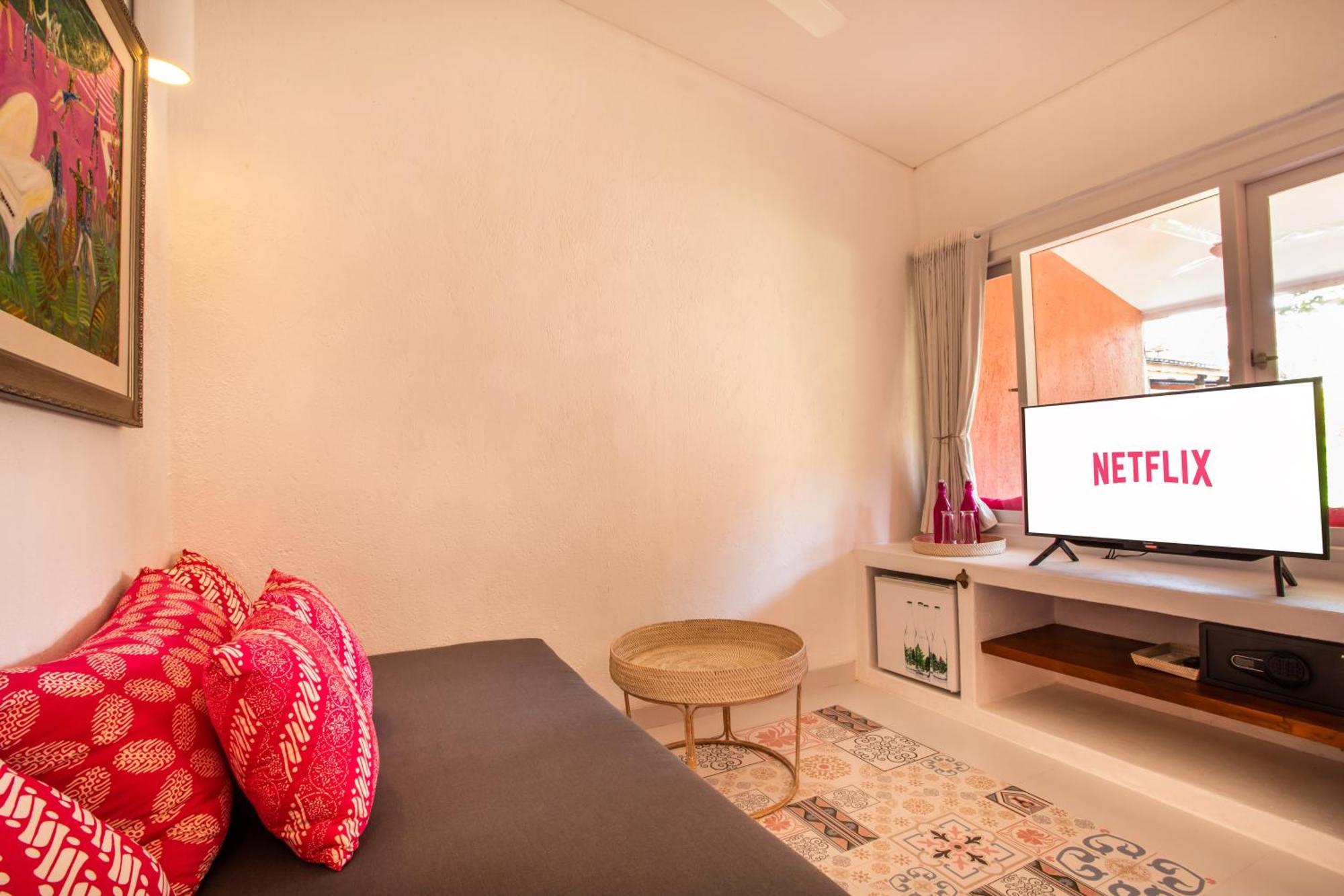 Pinkprivate Sanur - For Cool Adults Only Bed & Breakfast Exterior photo